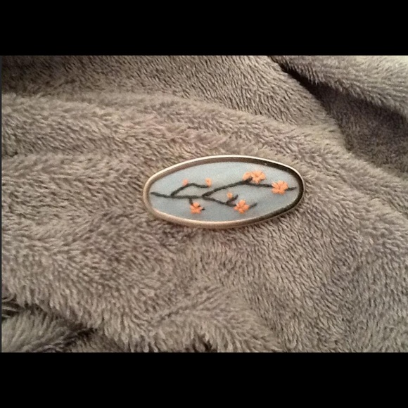 Cherry blossom pin/ brooch handmade - Picture 5 of 6